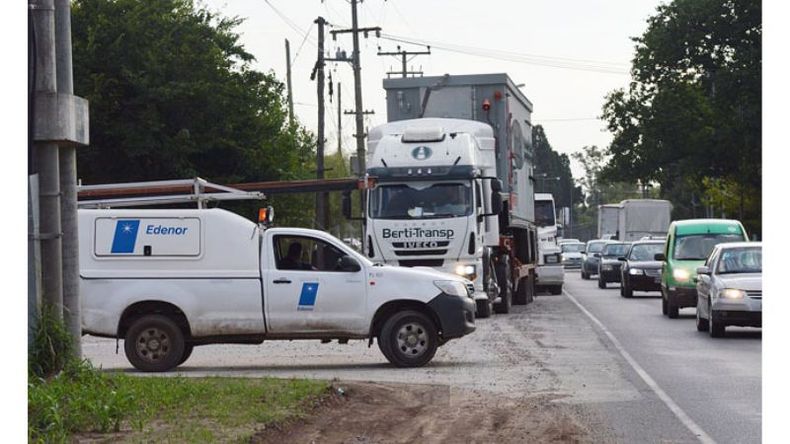 (FOTO: @qvrhoy). ARRIBO. Los primeros componentes de las centrales llegaron a Villa Rosa. .