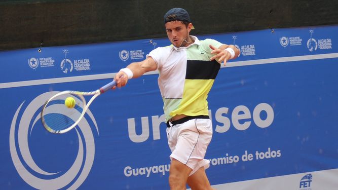 PODEROSA. Rodríguez Taverna pega de derecha, su mejor golpe.&nbsp;