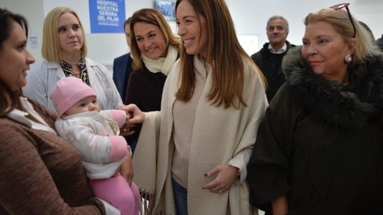 Vidal y Carrió, en la entrada de la nueva maternidad..