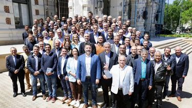 CUMBRE. Achával con Kicillof, Massa y los intendentes peronistas. &nbsp;