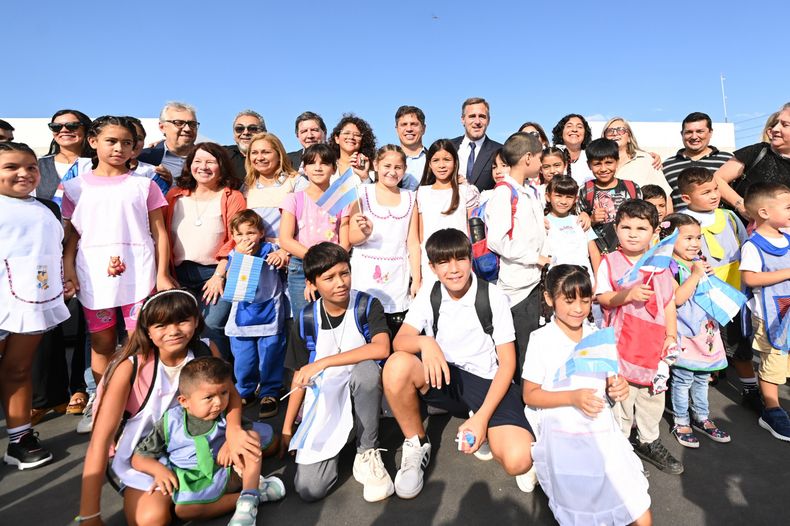 El Gobernador Axel Kicillof se hizo presente en Pilar para abrir el ciclo lectivo de la Provincia de Buenos Aires.