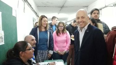 EN LA MEDIA 8. Ducoté votó acompañado de Campagnoli y Bortule. .