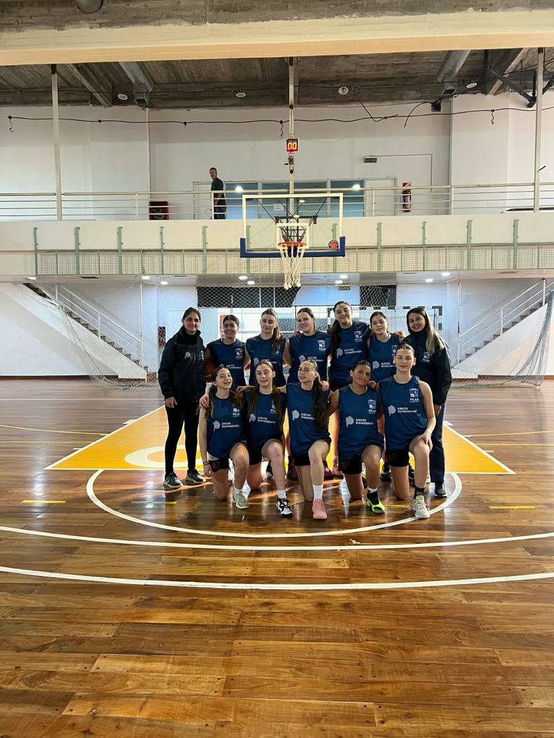 El equipo Básquet Femenino Sub 15 del Club Presidente Derqui.