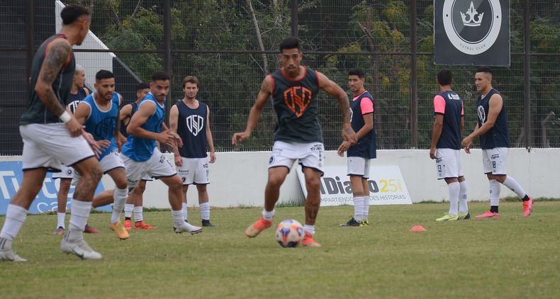 Nicolás Fittaioli sería titular en Valentín Alsina.