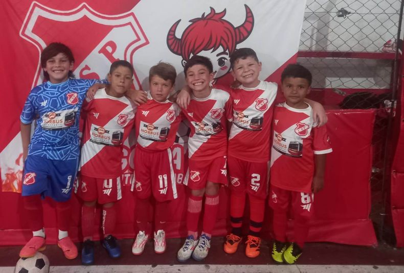 CONTUNDENTE. La 2017 de Los Diablitos ganaron 8-1 frente a El Porvenir.