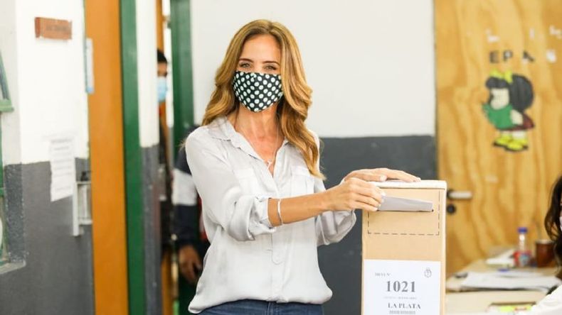 Tolosa Paz, votando en City Bell..