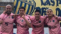 FESTEJO. Marcos Riquelme, Brian Martin, Ariel Barreiro e Iván Smith celebran en la isla.&nbsp;