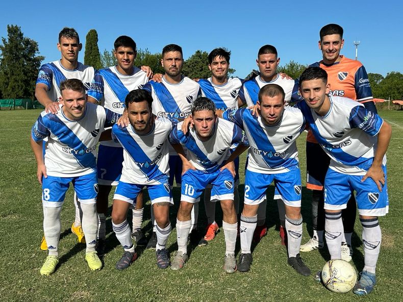 ONCE INICIAL. Unión saltó a la cima del torneo con una goleada en Zelaya.