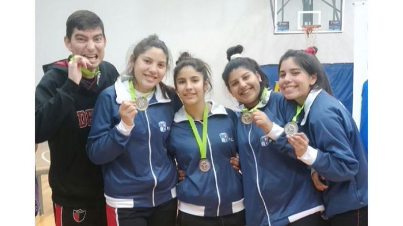 SUBCAMPEONAS. El Básquet 3x3 del Club Derqui estará en la final de los Evita..