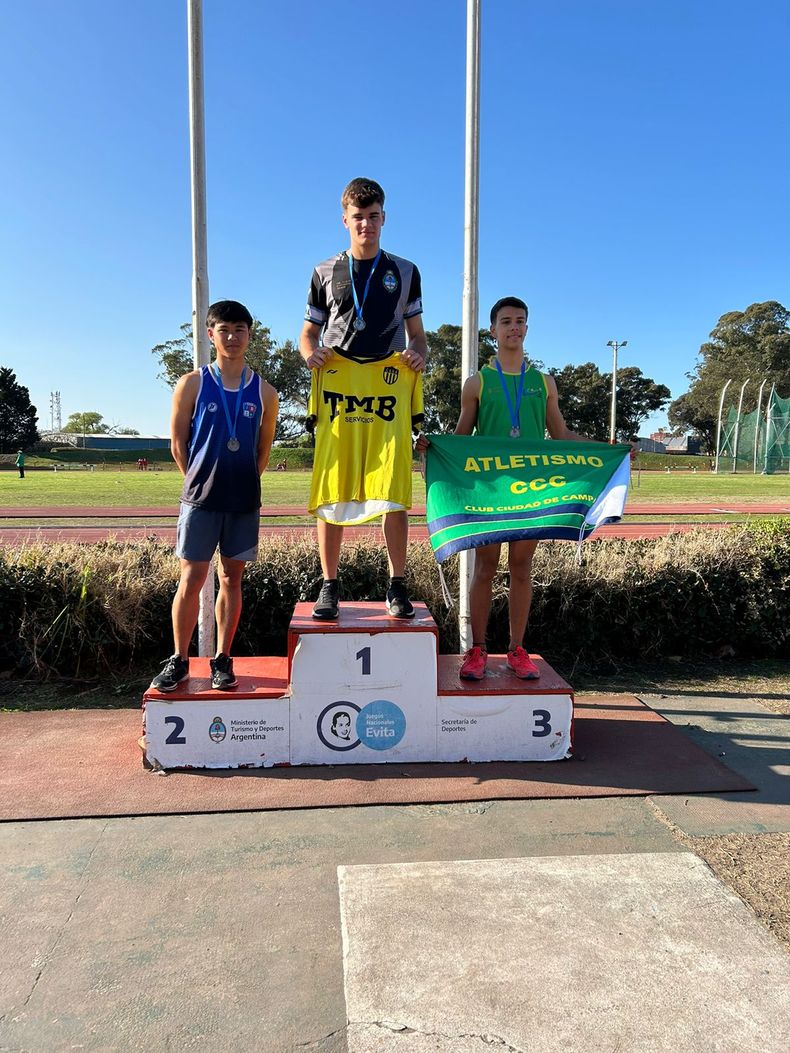 Facundo Hamasaki (izq.) consigui&oacute; tres medallas en Mar del Plata.&nbsp;