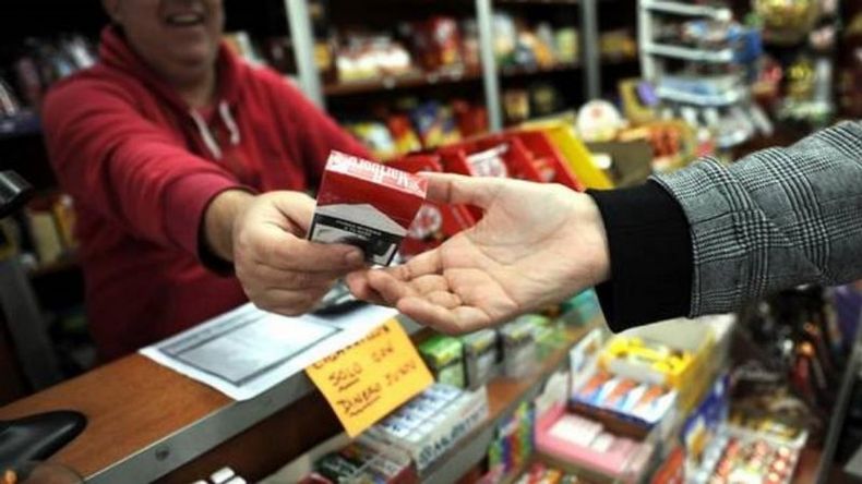 MÁS CAROS. Los cigarrillos pegan un salto desde el lunes. .
