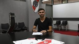 GANCHO. Santiago Simón firmó con River..
