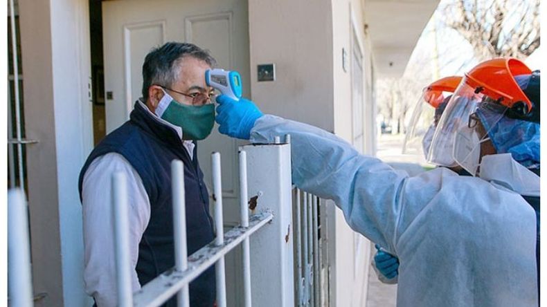 CASA POR CASA. El rastreo de posibles casos, clave en la detección..
