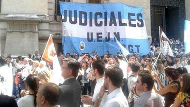 MOVILIZADOS. Los judiciales paran hoy y podrían repetir mañana..