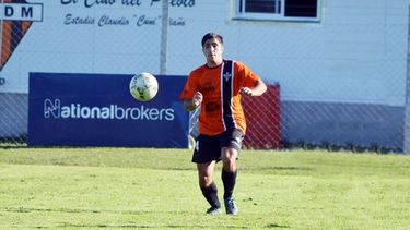 FIRMA IBÁÑEZ. “Aquel partido fue todo nuevo para nosotros”, recordó del debut. (Foto: AVP Fotos)..