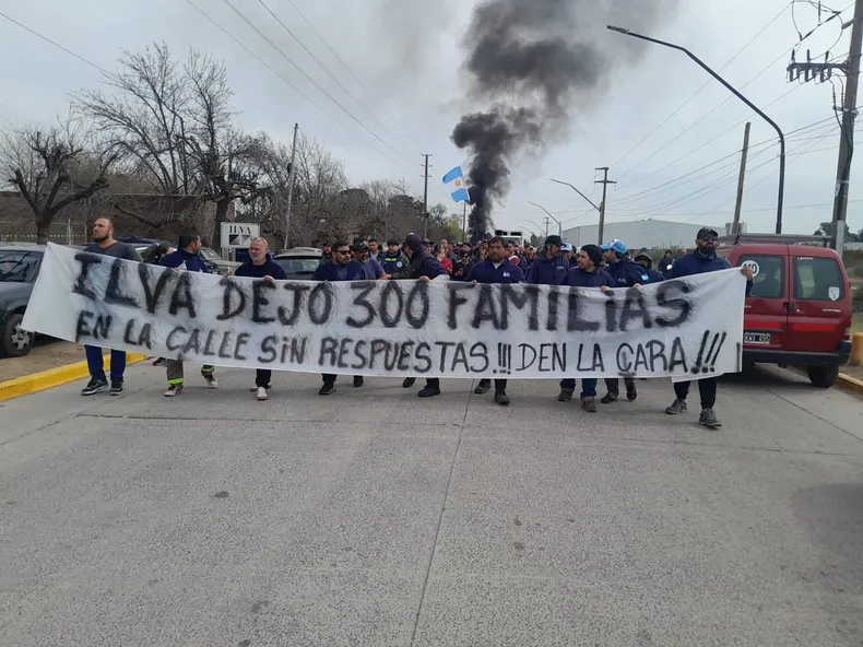 RECLAMOS. Los trabajadores despedidos amenazan con cortar los accesos al Parque Industrial el día de hoy.&nbsp;