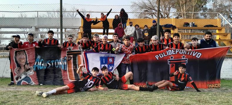 FESTEJO. Los chicos de la Sub 16 de Poli Agustoni pasaron a la etapa Interregional.