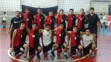 LÍDER. La Sub 21 masculino derquina trepó a la cima del torneo..