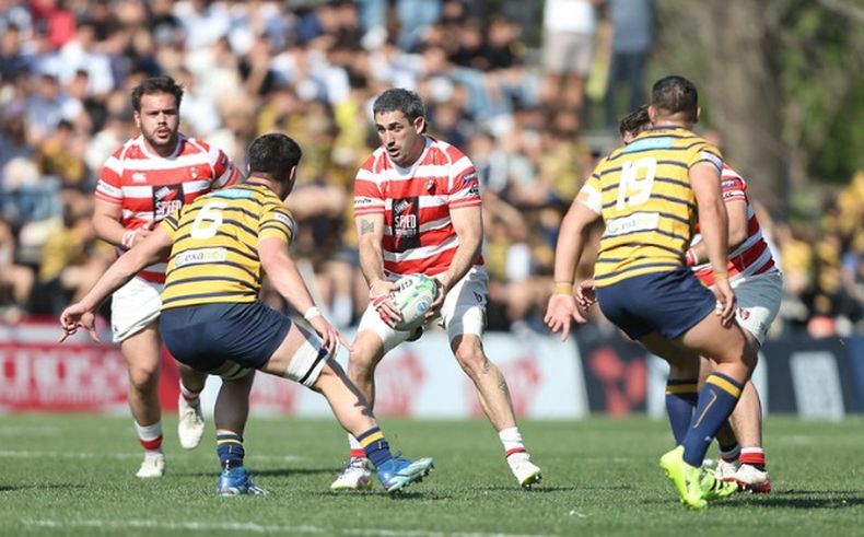 Patricio Anderson consiguió el try de la diferencia para la victoria de Alumni.