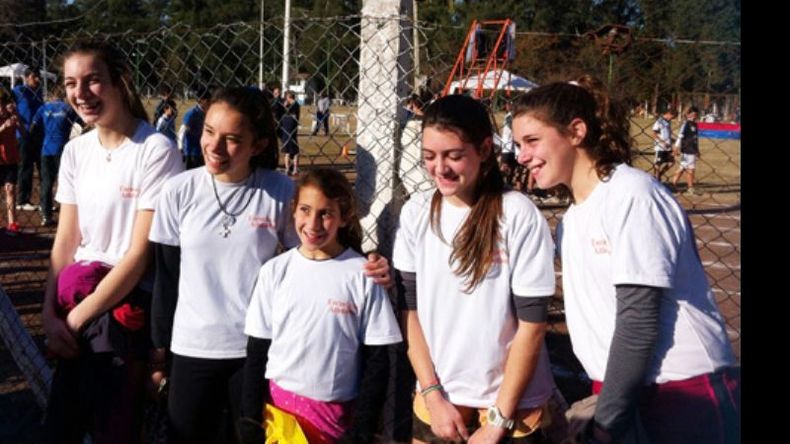 CAMPEONAS. Las chicas de la Posta de Menores femenina ganaron y ya se preparan para Mar del Plata..