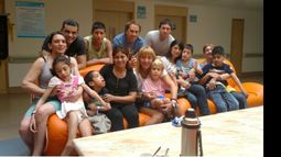 Bruno junto a pacientes de Argentina y otros países en la clínica de China..