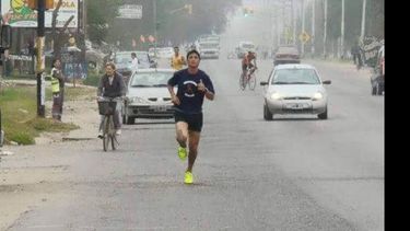 VICTORIA. Cena a punto de cruzar la meta; se adueñó de la 2ª fecha del torneo..