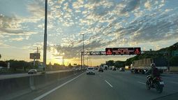 LaPanaWeb / @lapanaweb. Última hora para pasar el peaje de ramal Pilar y Campana para disfrutar la #Panamericana fluida en la mañana mano a CABA 6 AM. .