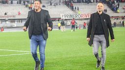 Monumentales. Gómez y Orsi felices por el triunfazo sobre River como visitantes. (foto: Godoy Cruz)..