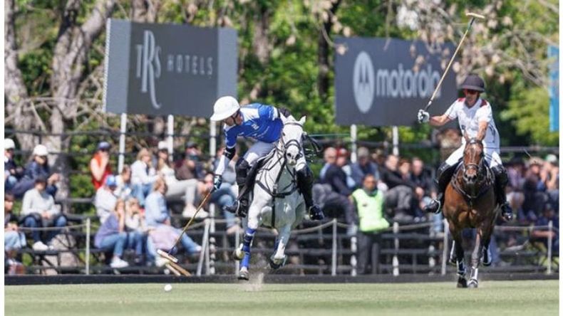 DEFENDIENDO LA CORONA. Ellerstina cumplió con su objetivo y avanzó a la semifinal. (FOTO: Matías Callejo / Prensa AAP)..