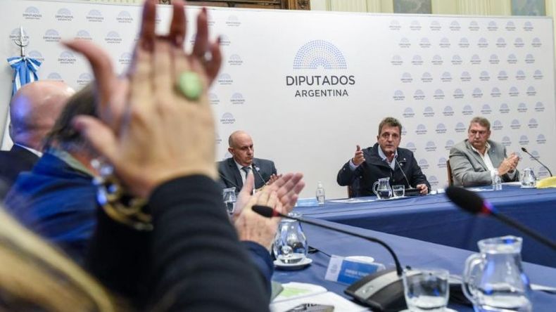 EN EL CONGRESO. Massa, junto a Guerrera y DOnofrio, habló ante familiares de víctimas de tránsito. .