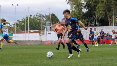 GOLEADOR. Ballester marcaba el 2-0 parcial del primer chico en Muñiz.