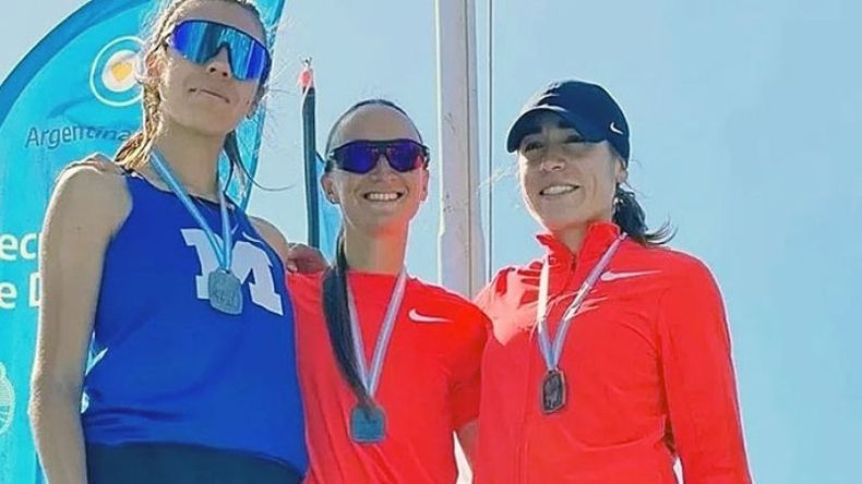 BRONCE. Casetta en el podio de los 1.500 junto a Levaggi y Borelli. (FOTO: GABY LÓPEZ PH)..