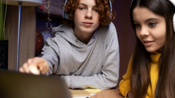 La IA en la mochila: ChatGPT hace las tareas escolares de dos de cada tres adolescentes La IA en la mochila: ChatGPT hace las tareas escolares de dos de cada tres adolescentes