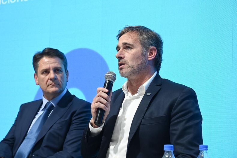 INTELIGENCIA ARTIFICIAL. Achával disertó en la Feria del Libro.