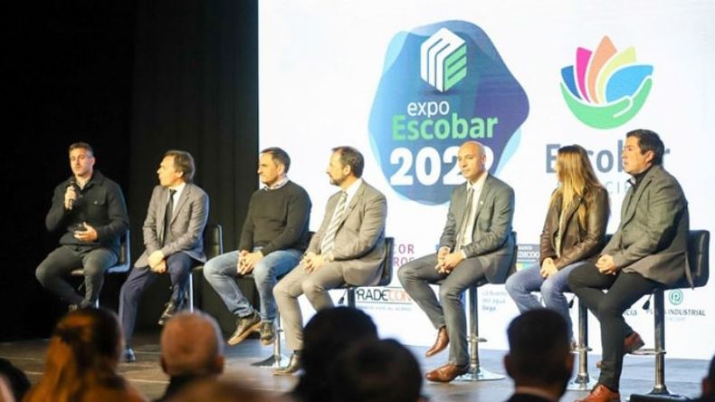 DISCURSO. Achával fue uno de los oradores en la apertura de la feria de empresas en Escobar..