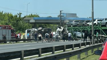 grave accidente por choque de camiones en panamericana
