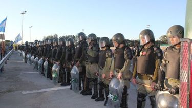 Los gendarmes, una constante en cada protesta de vecinos..