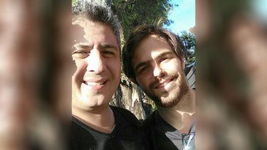 GALLO. Fabricio, con Peter Lanzani, en un alto de la grabación de la premiada tira..