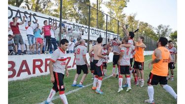 (Fredy Caballero). FESTEJO. Con el final del partido, Atlético desata la alegría. .