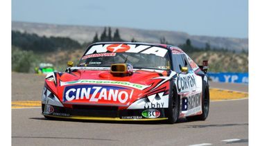 UN AVIÓN. El Chevrolet de Rossi nuevamente batió el récord del autódromo patagónico..