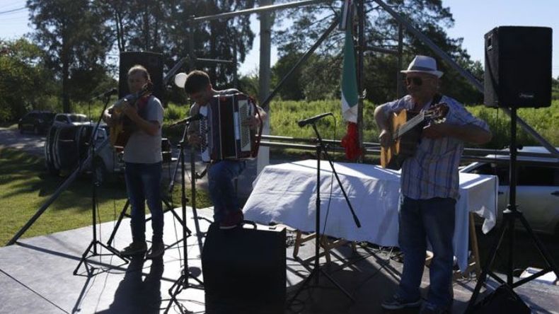 MÚSICA. Los artistas locales hicieron bailar a los .