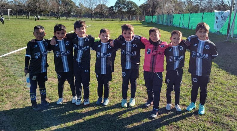 UNIDOS. La 2015 de Real Pilar festejó con goleada ante Berazategui.
