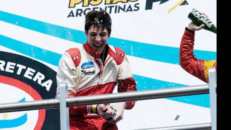 Perlito debutó este año en la 8ª fecha del TC Pista Mouras con una victoria..