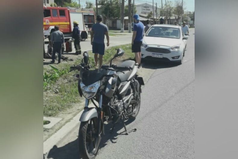 La joven motociclista herida fue trasladada al Hospital Central de Pila con politraumatismos.&nbsp;