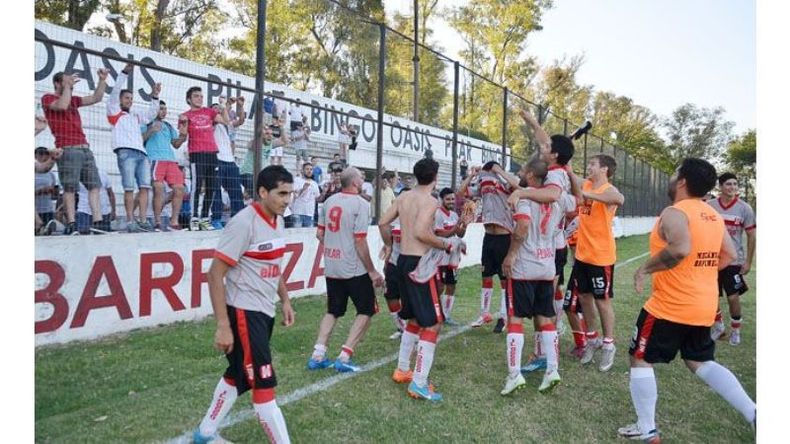 (Fredy Caballero). FESTEJO. Con el final del partido, Atlético desata la alegría. .