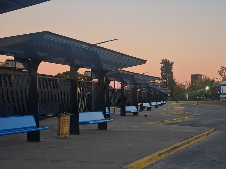 El paro general se siente con fuerza en Pilar.