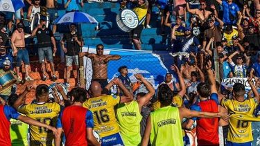 FESTEJO. La Fraternidad busca llegar a la final de la Región.