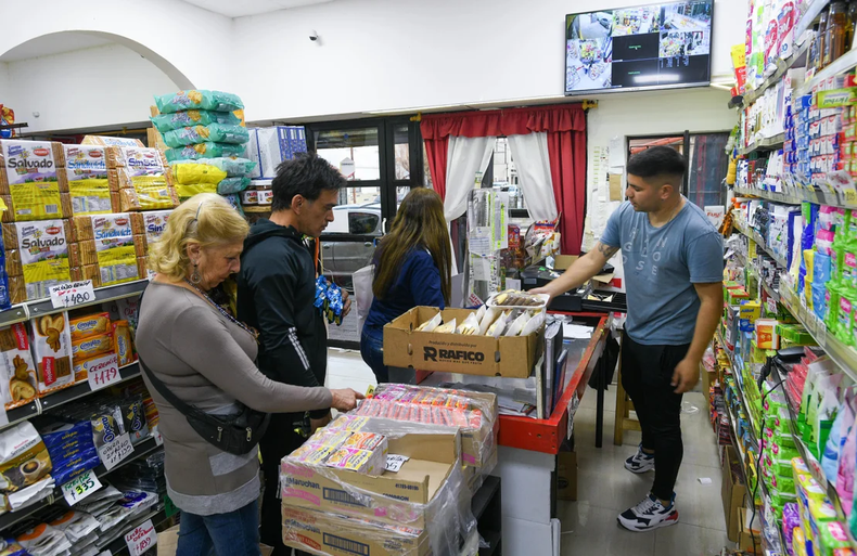 A partir de octubre, los trabajadores de comercio recibirán un incremento. ¿Cuánto más cobrarán en octubre? &nbsp;