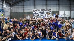 CLASIFICACIÓN. Toda la familia de Metalúrgico festeja el pase a la final en casa. CLASIFICACIÓN. Toda la familia de Metalúrgico festeja el pase a la final en casa.