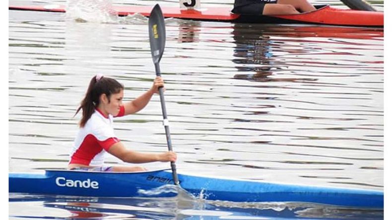 DORADA. Candela rema a fondo; competirá en el Sudamericano..